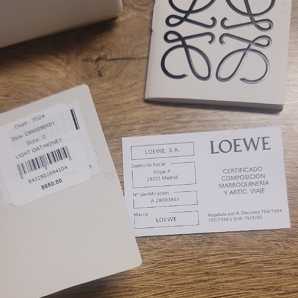 Loewe Small Vertical Wallet In Soft Grained Leather Light Oat/Honey - Picture 15 of 16